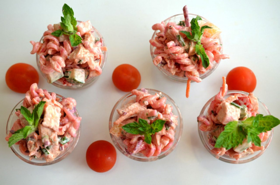 Салат с пастой и соусом ранч Салат с пастой и соусом ранч