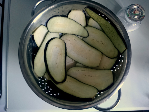 Рулеты из баклажанов с курицей Рулеты из баклажанов с курицей