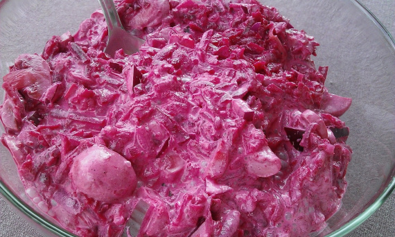 Салат из свеклы с маринованными грибами Салат из свеклы с маринованными грибами