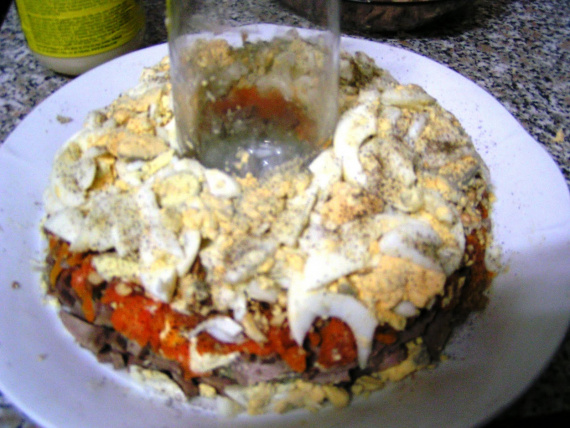 Салат с языком и гранатом Салат с языком и гранатом