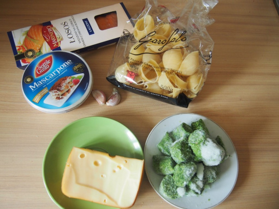 Ракушки, запеченные со шпинатом и лососем Ракушки, запеченные со шпинатом и лососем