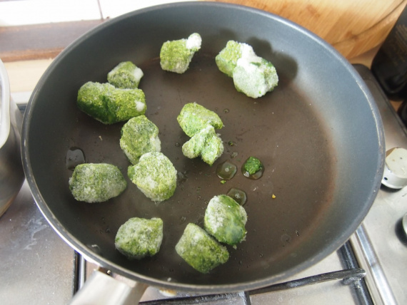 Ракушки, запеченные со шпинатом и лососем Ракушки, запеченные со шпинатом и лососем
