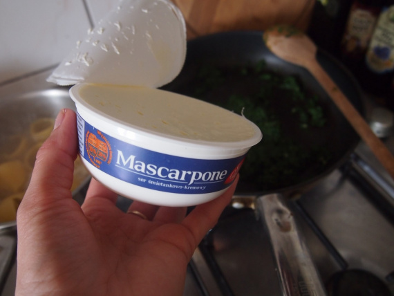 Ракушки, запеченные со шпинатом и лососем Ракушки, запеченные со шпинатом и лососем