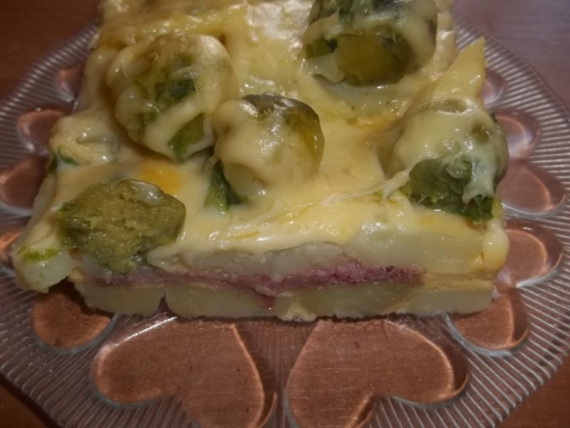 Запеканка из картофеля и брюссельской капусты Запеканка из картофеля и брюссельской капусты