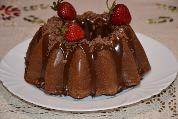 Шоколадный кекс с клубникой Шоколадный кекс с клубникой