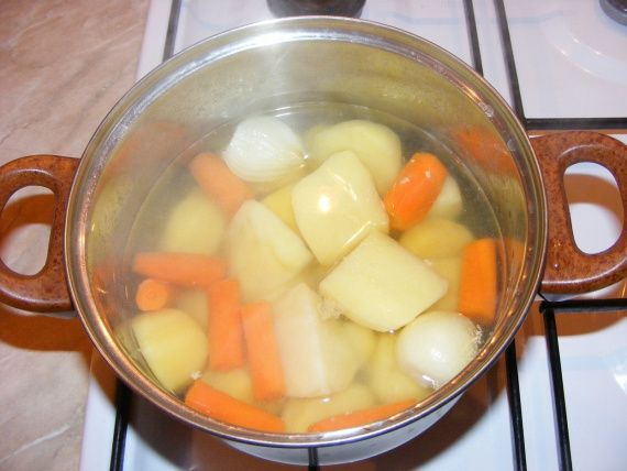 Салат с копченой скумбрией и картофелем Салат с копченой скумбрией и картофелем