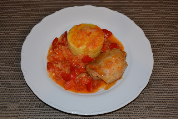 Куриные бедра в овощном соусе Куриные бедра в овощном соусе