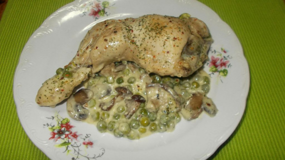 Куриная ножка с горошком и грибами Куриная ножка с горошком и грибами