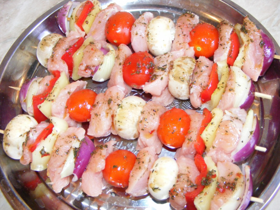 Индейка с овощами на шпажках Индейка с овощами на шпажках