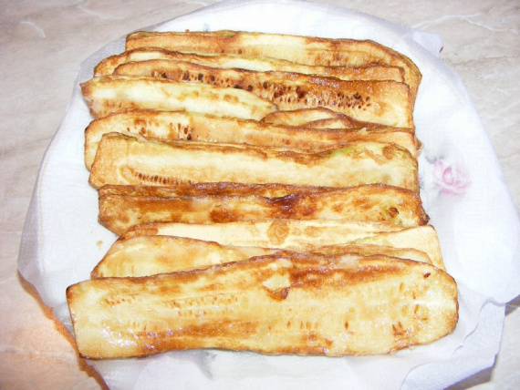 Жареные кабачки с соусом из йогурта Жареные кабачки с соусом из йогурта