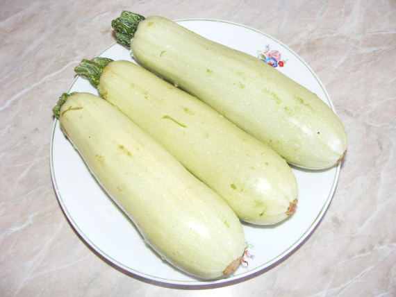 Жареные кабачки с соусом из йогурта Жареные кабачки с соусом из йогурта
