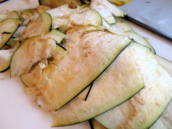 Пицца с баклажанами и кабачками Пицца с баклажанами и кабачками