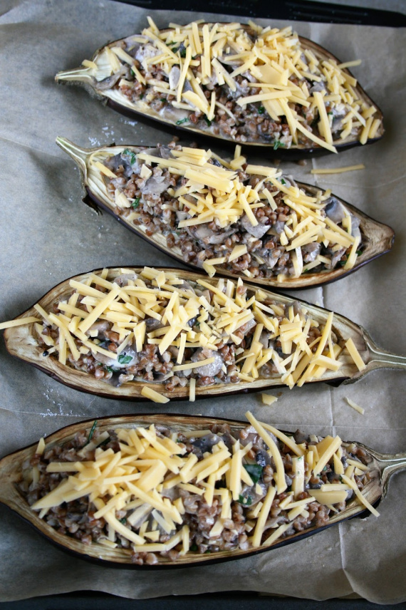 Запеченные баклажаны с гречкой и грибами Запеченные баклажаны с гречкой и грибами