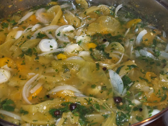 Салат из зеленых помидоров, моркови и лука Салат из зеленых помидоров, моркови и лука