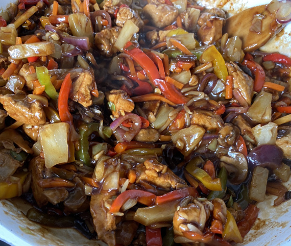 Рисовая лапша со свининой и овощами Рисовая лапша со свининой и овощами