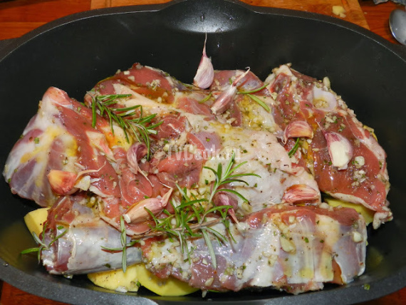 Баранина, запеченная с картофелем Баранина, запеченная с картофелем