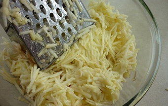 Сырники из творога с яблоками Сырники из творога с яблоками