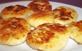 Сырники из творога с яблоками Сырники из творога с яблоками