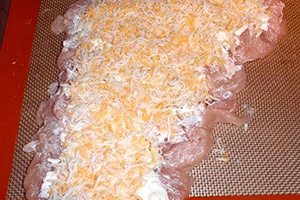 Куриный рулет с курагой Куриный рулет с курагой