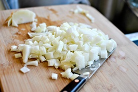 Салат из пекинской капусты, курицы и сухариков Салат из пекинской капусты, курицы и сухариков