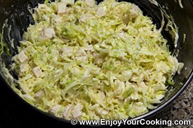 Салат из пекинской капусты, курицы и сухариков Салат из пекинской капусты, курицы и сухариков