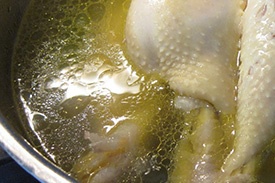 Салат из пекинской капусты, курицы и сухариков Салат из пекинской капусты, курицы и сухариков
