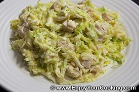 Салат из пекинской капусты, курицы и сухариков Салат из пекинской капусты, курицы и сухариков