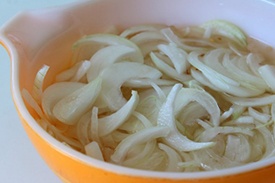 Салат с черносливом, курицей и грибами Салат с черносливом, курицей и грибами