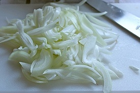 Салат с черносливом, курицей и грибами Салат с черносливом, курицей и грибами