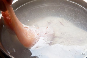 Салат с ананасами, курицей и орехами Салат с ананасами, курицей и орехами