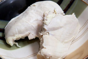 Салат с ананасами, курицей и орехами Салат с ананасами, курицей и орехами