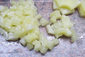 Салат с ананасами, курицей и орехами Салат с ананасами, курицей и орехами