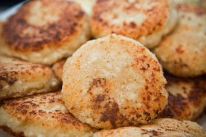 Сырники из творога с бананом Сырники из творога с бананом