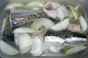 Быстро маринованная скумбрия Быстро маринованная скумбрия