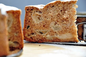 Шарлотка с яблоками и корицей Шарлотка с яблоками и корицей