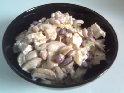 Салат с курицей, грибами и фасолью Салат с курицей, грибами и фасолью