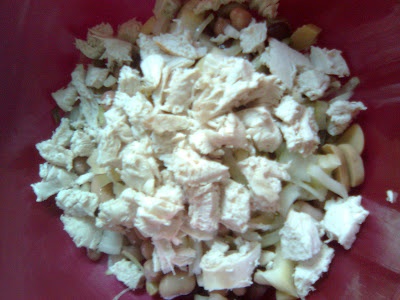 Салат с курицей, грибами и фасолью Салат с курицей, грибами и фасолью