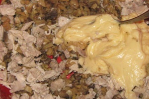 Салат с курицей, грибами и грецкими орехами Салат с курицей, грибами и грецкими орехами
