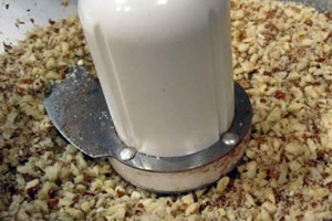 Салат с курицей, грибами и грецкими орехами Салат с курицей, грибами и грецкими орехами