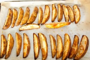 Картофель, запеченный дольками в духовке Картофель, запеченный дольками в духовке
