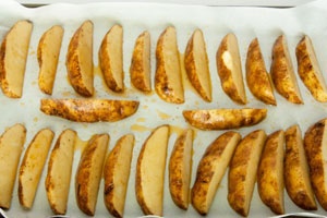 Картофель, запеченный дольками в духовке Картофель, запеченный дольками в духовке