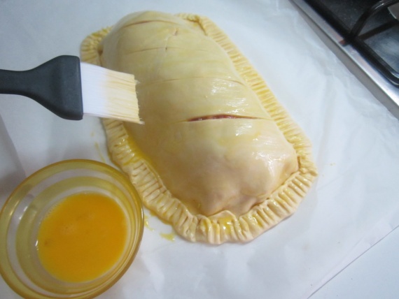 Мясной рулет в слоеном тесте Мясной рулет в слоеном тесте