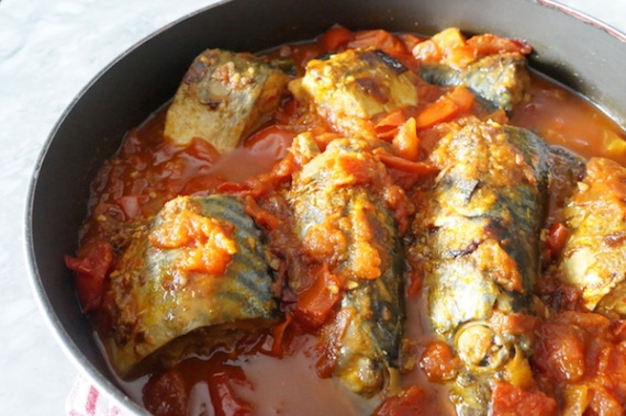 Запеченная скумбрия с овощами Запеченная скумбрия с овощами