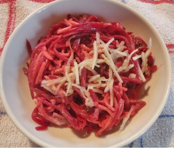 Салат из свеклы с сыром Салат из свеклы с сыром