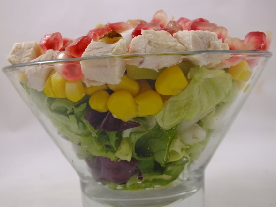 Салат с гранатом и курицей Салат с гранатом и курицей