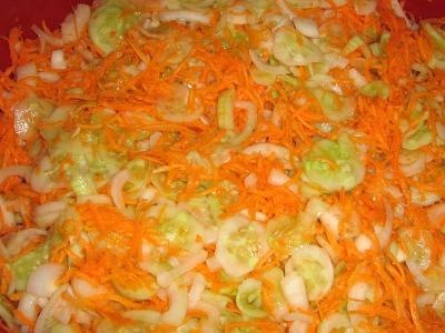 Салат из огурцов и моркови на зиму Салат из огурцов и моркови на зиму