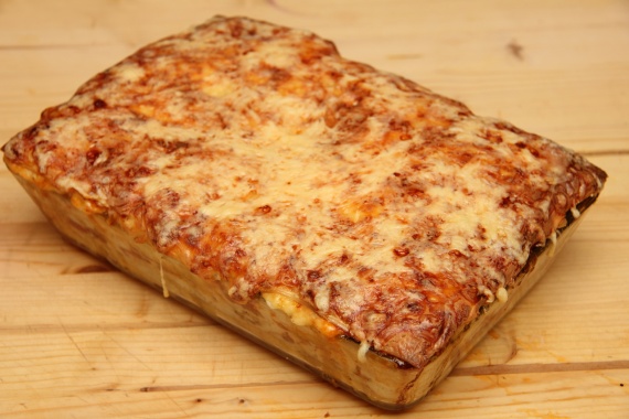Лазанья с фаршем и соусом бешамель Лазанья с фаршем и соусом бешамель