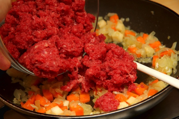 Лазанья с фаршем и соусом бешамель Лазанья с фаршем и соусом бешамель