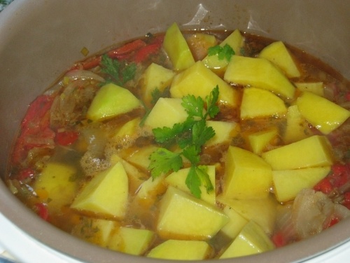 Гуляш с картошкой в мультиварке Гуляш с картошкой в мультиварке