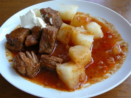 Гуляш с картошкой в мультиварке Гуляш с картошкой в мультиварке